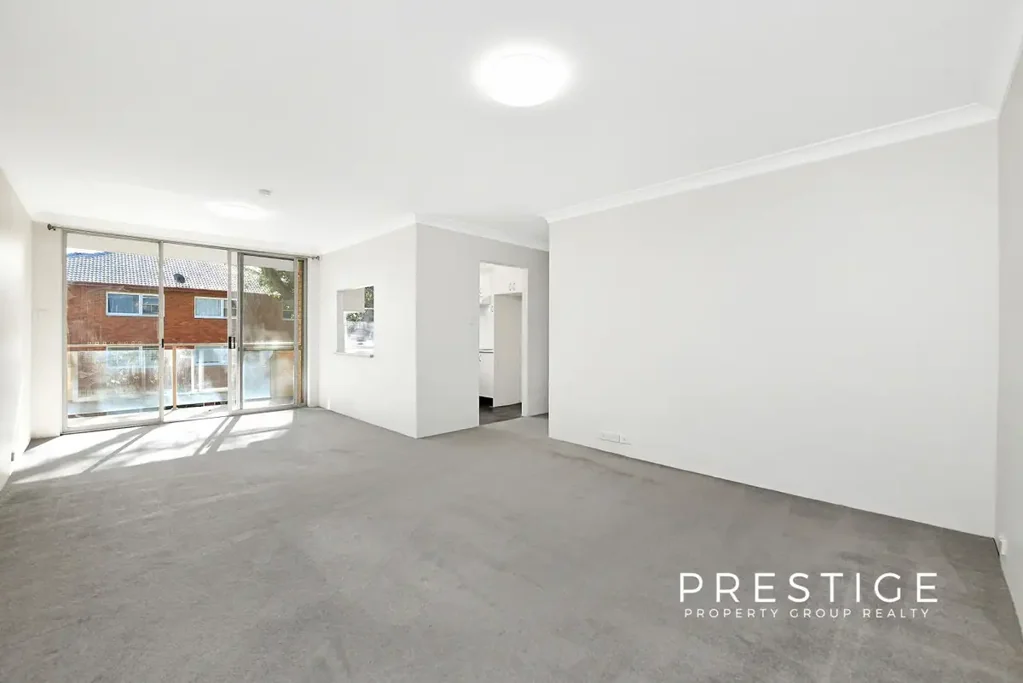 Well presented 2 bedroom apartment in Heart of Arncliffe!