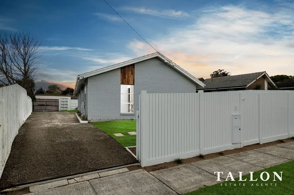 Hastings 3房 全面翻新的温馨家庭住宅 Fully Renovated Family Delight