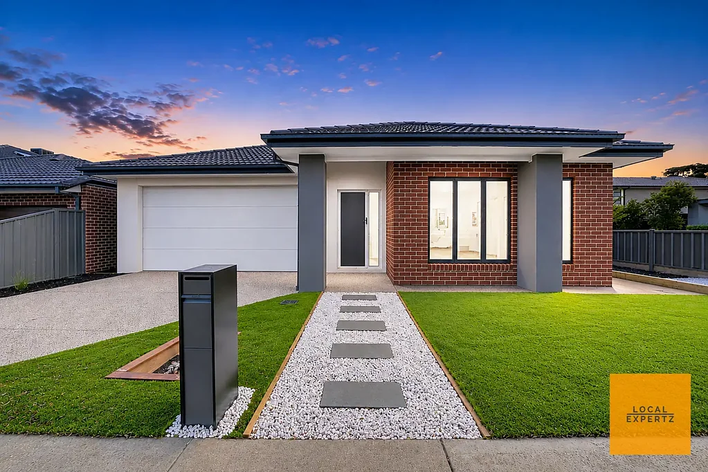 Strathtulloh 4房 装修精美 4卧宽敞 2living area 现代厨房 全屋地暖 便捷社区 靠近学校 交通便利 Stylish Family Living in a Prime Strathtulloh Location