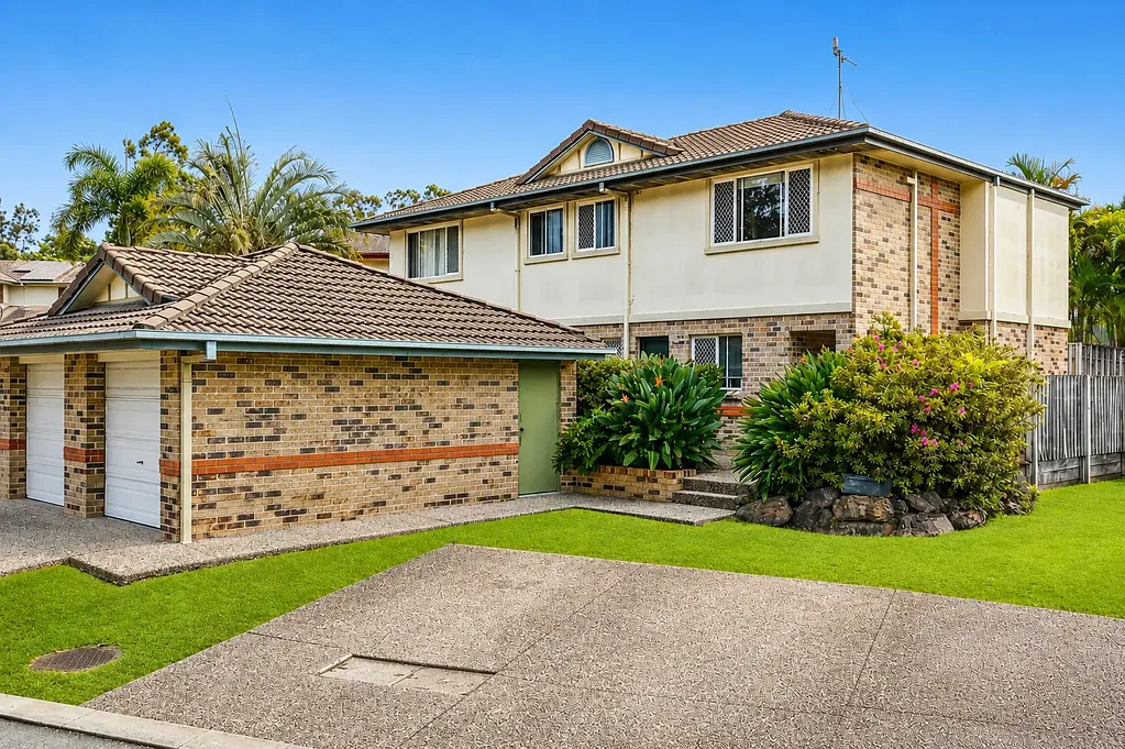 Mudgeeraba 3कमरा Family-Friendly Townhouse with Poolside Position
