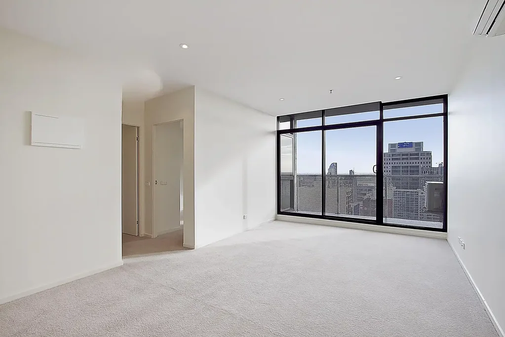 TWO-BEDROOM APARTMENT WITH SPACIOUS LIVING AREA IN CENTRAL LOCATION