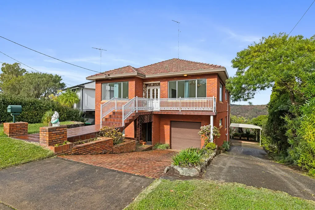 Kirrawee 5Moenga Solid Construction, Large-Scale Living with Views to Match!
