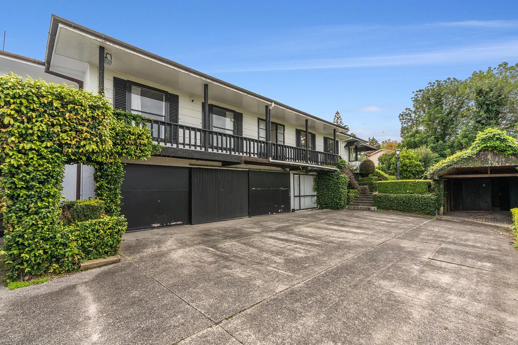 Remuera 5房  Substantial Five Bedroom Home with Exceptional Parking