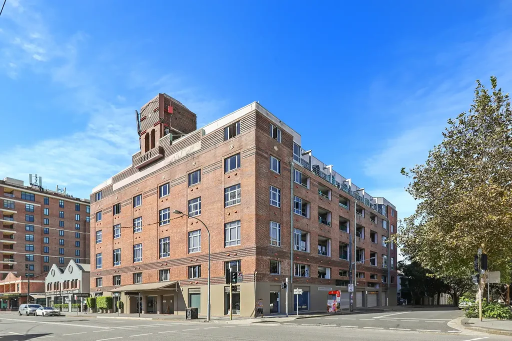 Newtown King街口便捷生活 安全电梯入户 游泳池维护佳 现代厨卫舒适 Fresh & Modern Studio in the Iconic "Georgina Apartments"
