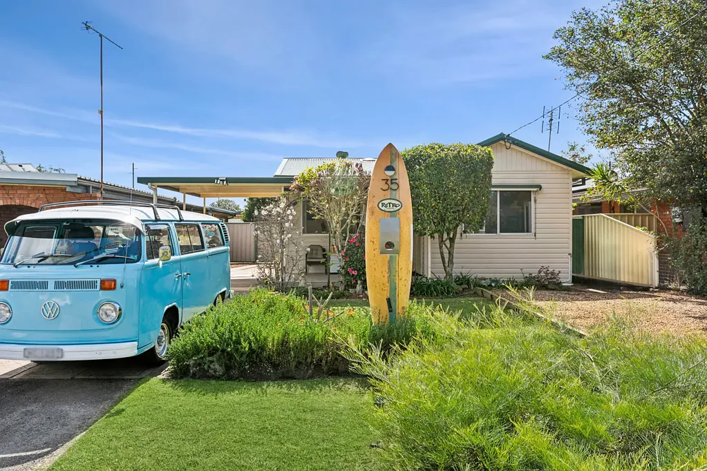 Woy Woy 5房  House and Granny Flat with Excellent Income Potential