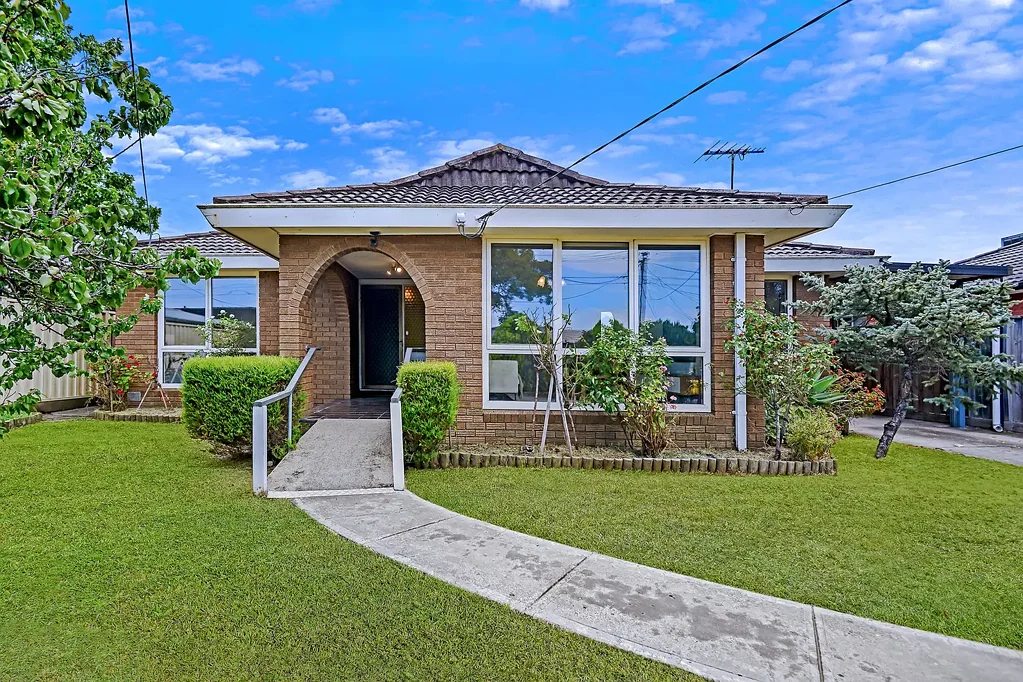 40 Aylesbury Crescent, Gladstone Park, VIC 3043