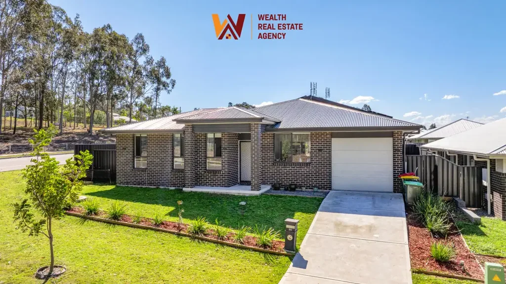 Farley 3બેડરૂમ Modern Corner-Lot Duplex in Farley