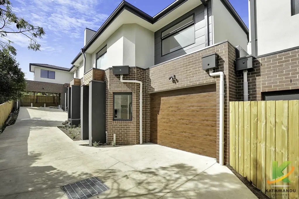Introducing a Stunning Townhouse in Meadow Heights!