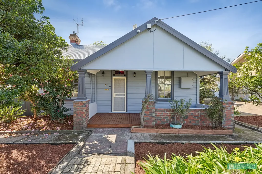 East Bendigo 3બેડરૂમ Stunning Renovation – Character, Quality & Convenience Close to the CBD