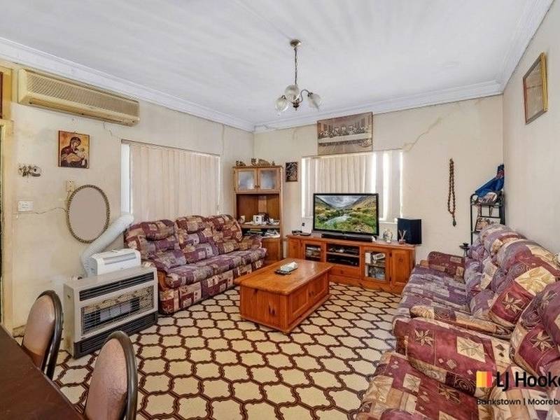 8 MIMOSA RD, GREENACRE NSW 2190, 0 chambres, 0 salles de bain, House