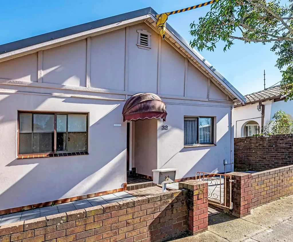 Boarding House Flat in Mascot -  Two Rooms Available