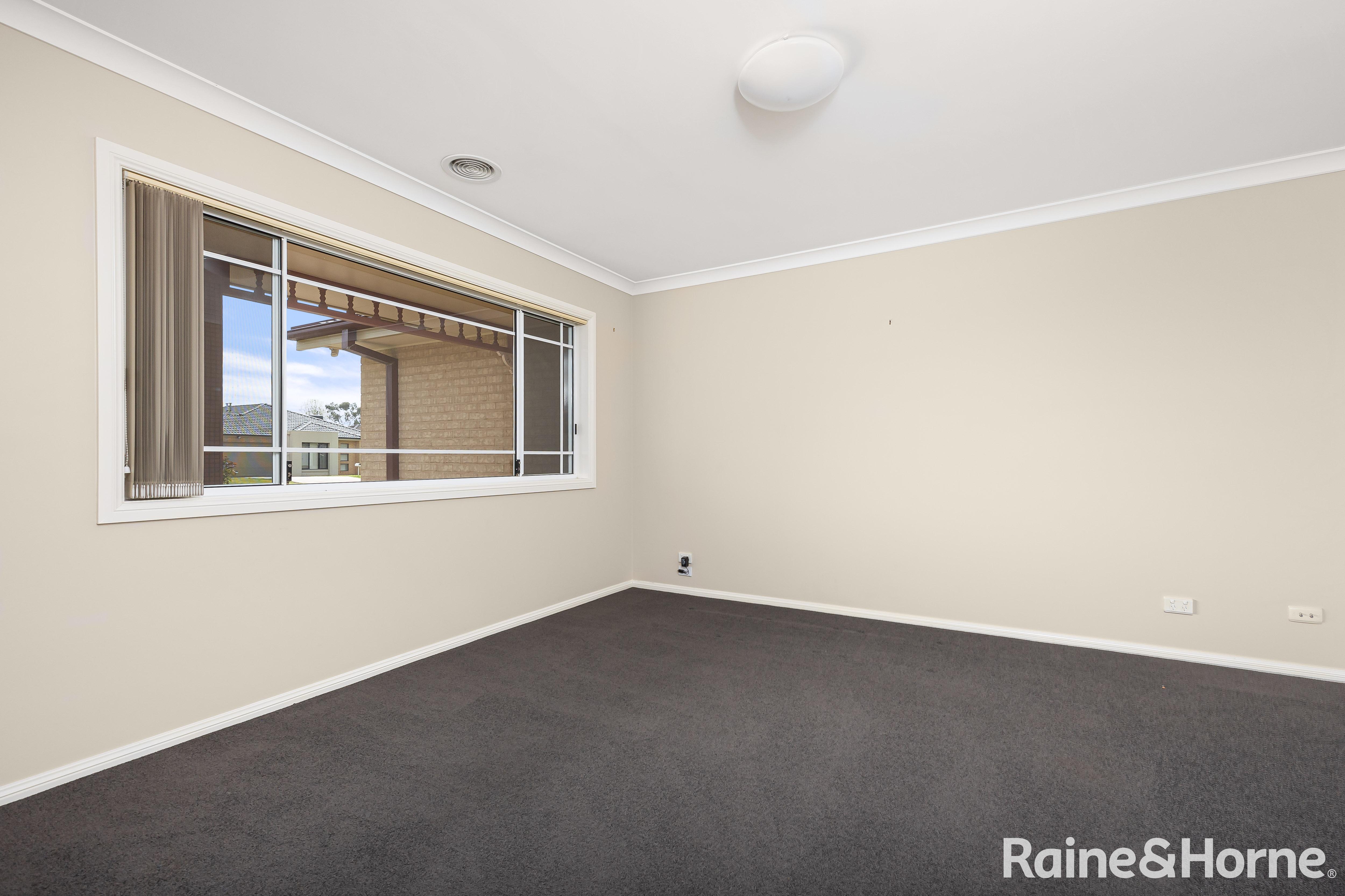 16 ALLUNGA ST, GLENFIELD PARK NSW 2650, 0 rūma, 0 rūma horoi, House