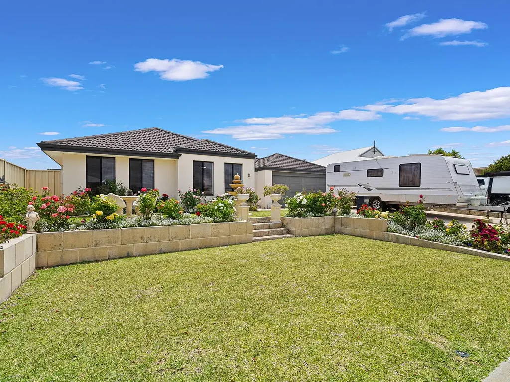 Lakelands 4ਬੈੱਡਰੂਮ Stunning family home with multiple living areas!