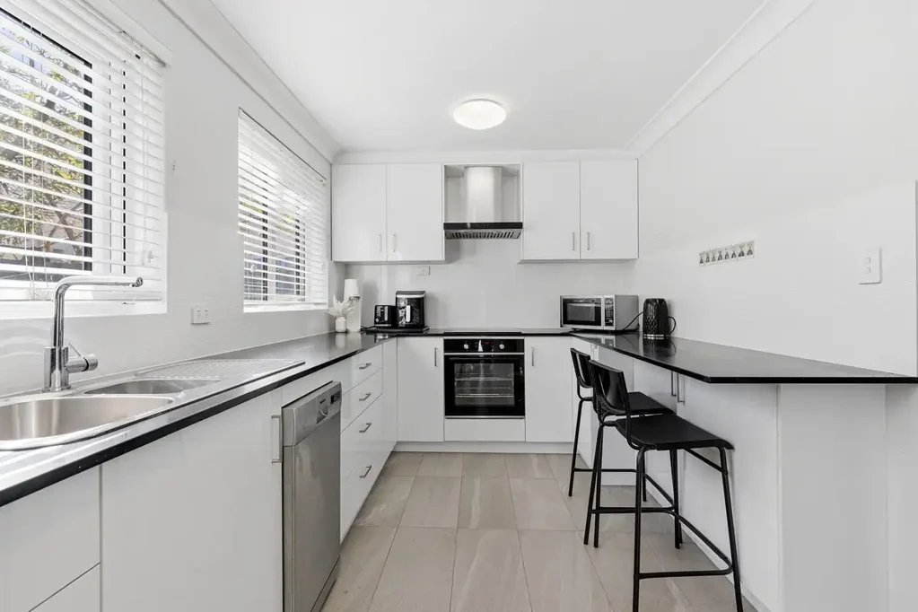 Como 3कमरा Townhouse Renovated, Ready, and Right for You