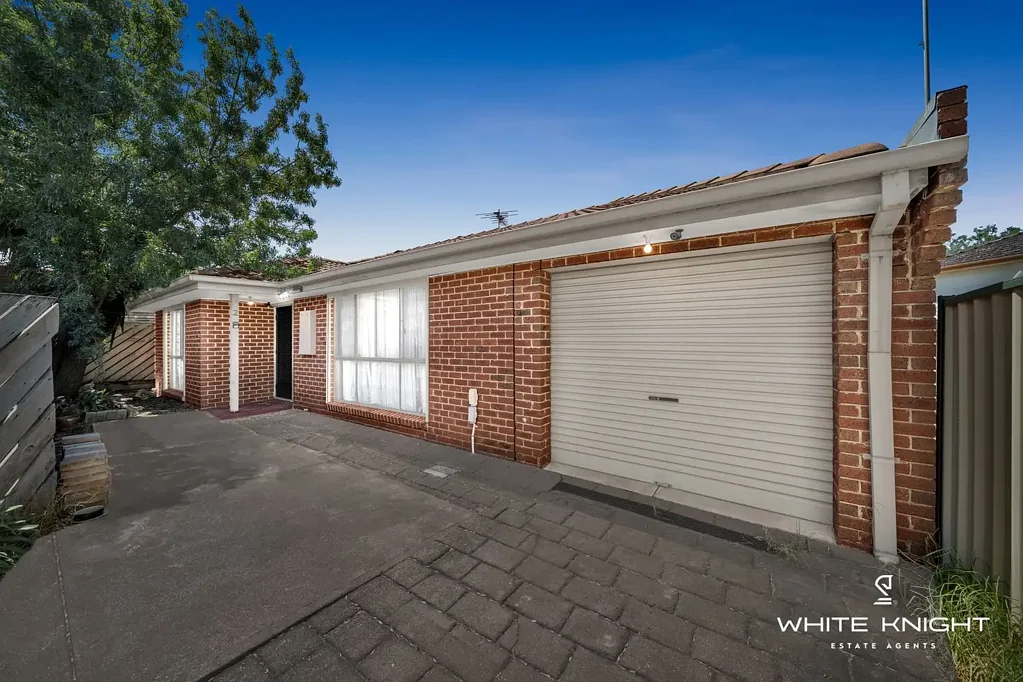 2/12 Errington Road, St Albans, VIC 3021