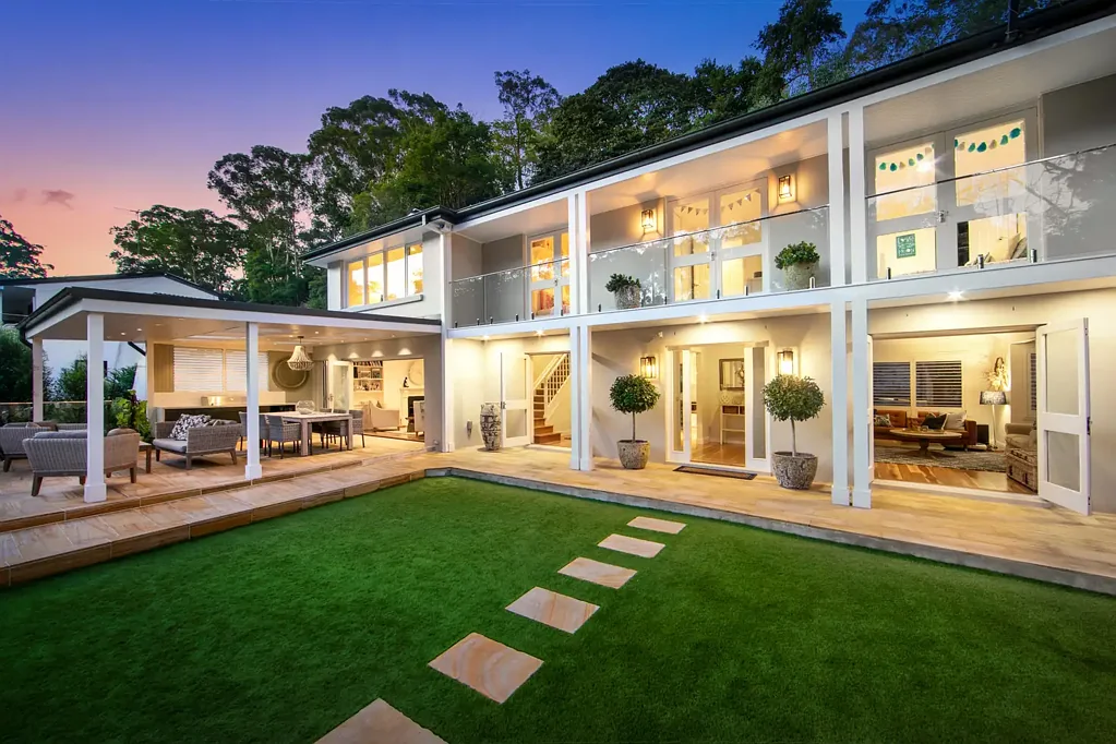 Pymble 5कमरा Contemporary family sanctuary in a serene cul-de-sac