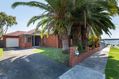 Five Dock 5 Slaapkamer Rare Five Dock Offering - land size 866sqm, 15.24mtr frontage with Water View Potential