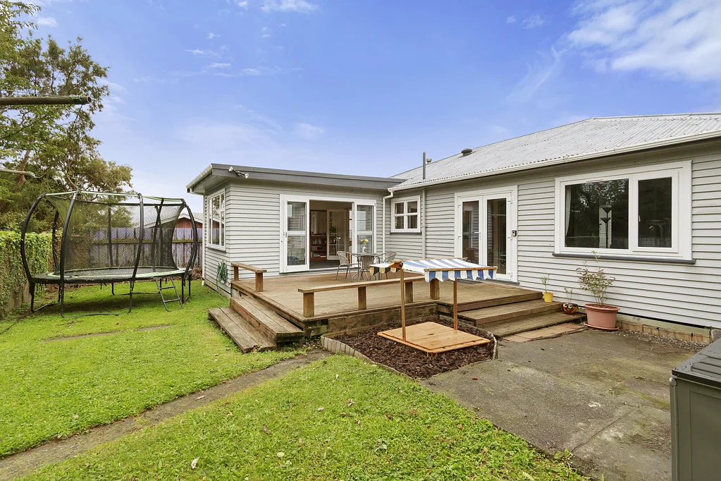 Wainuiomata 4房  3 or 4 Bedroom Family Home - Motivated!
