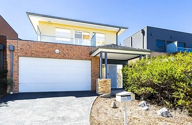 South Morang 4房 South Morang家庭社区 开放式布局 现代厨房 宽敞主卧 低维护后院 便捷生活配套 Modern Family Comfort in a Prime South Morang Location