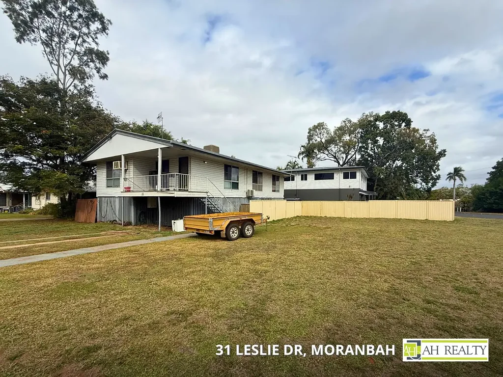 Moranbah 4Kwarto SPACIOUS 4 BED HIGHSET HOME + BLOCK OF LAND! COUNCIL APPROVED PLANS FOR 2 UNITS!