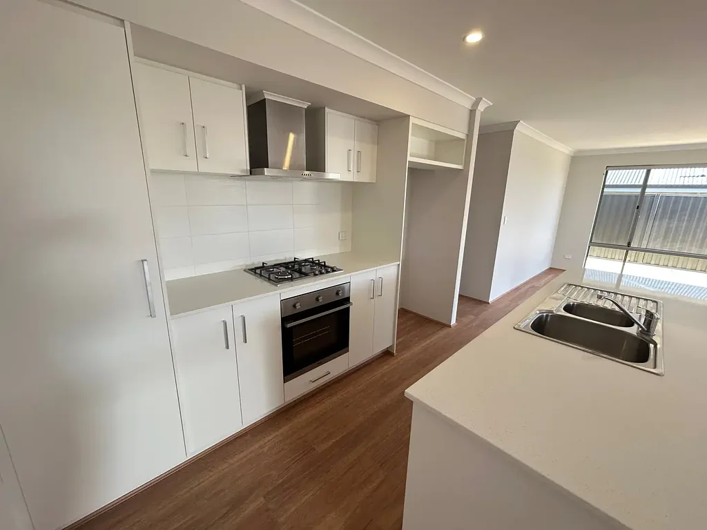 Modern 4-Bedroom House in Prime Location - Your Ideal Rental Home in Eglinton