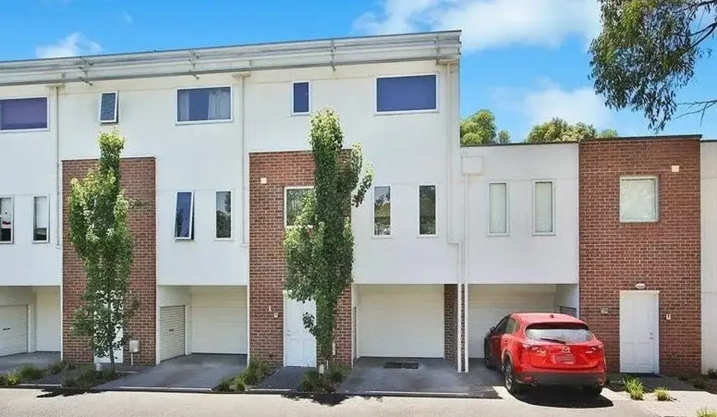 3 Bedroom Townhouse close to everything!