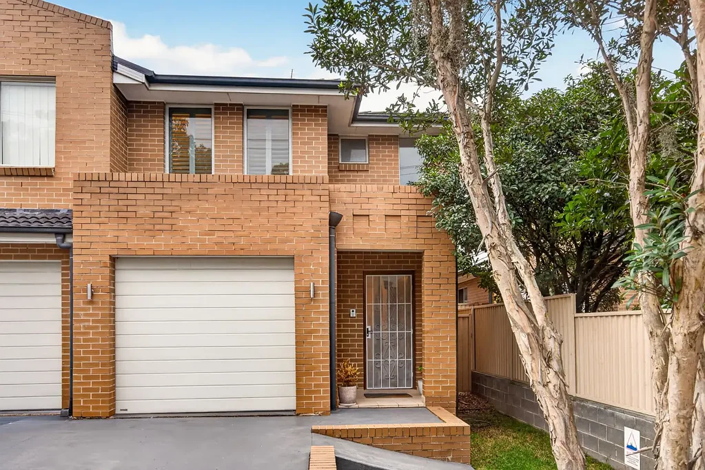 South Wentworthville 3Moenga Contemporary Family Living with Space, Style and Convenience