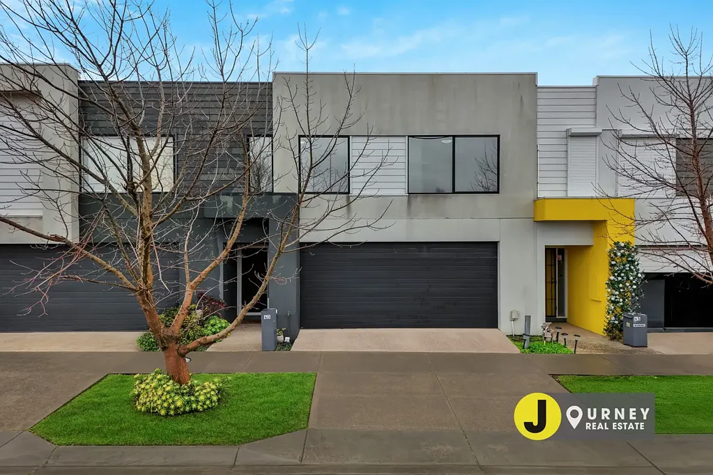 Officer 3房 Officer 中心，带私人后院的现代生活 Modern Living with a Private Backyard in the Heart of Officer