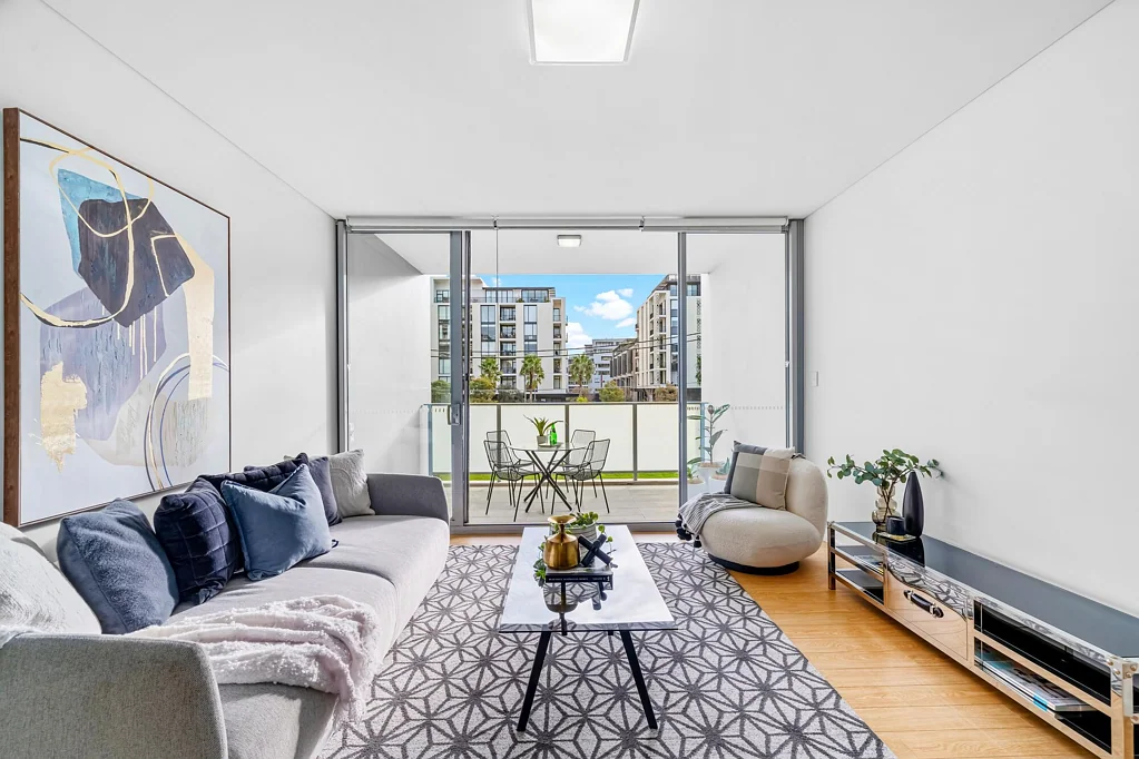 Modern 2-Bedroom Townhouse Living with Dual Courtyards in Waterloo