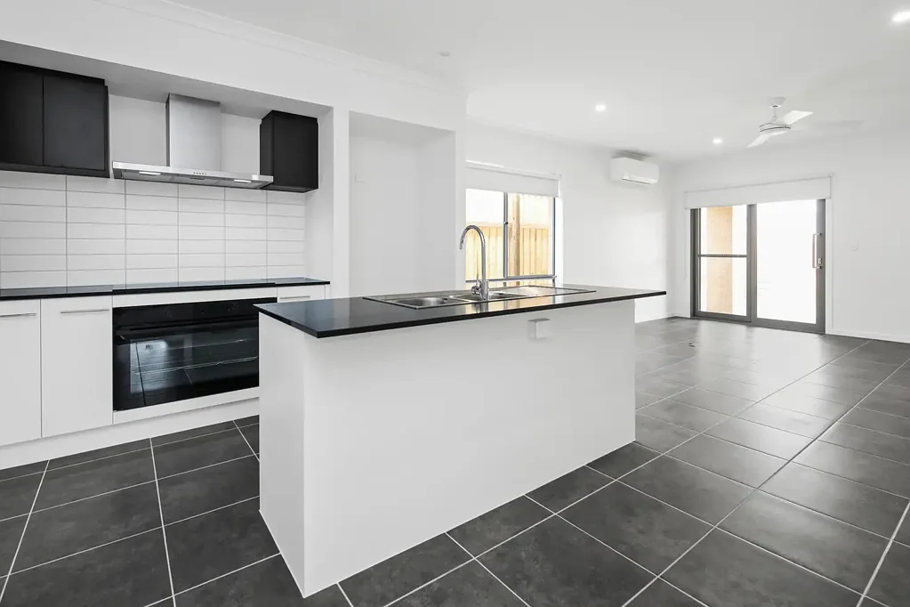 White Rock 4Kwarto Beautifully Presented Home in White Rock