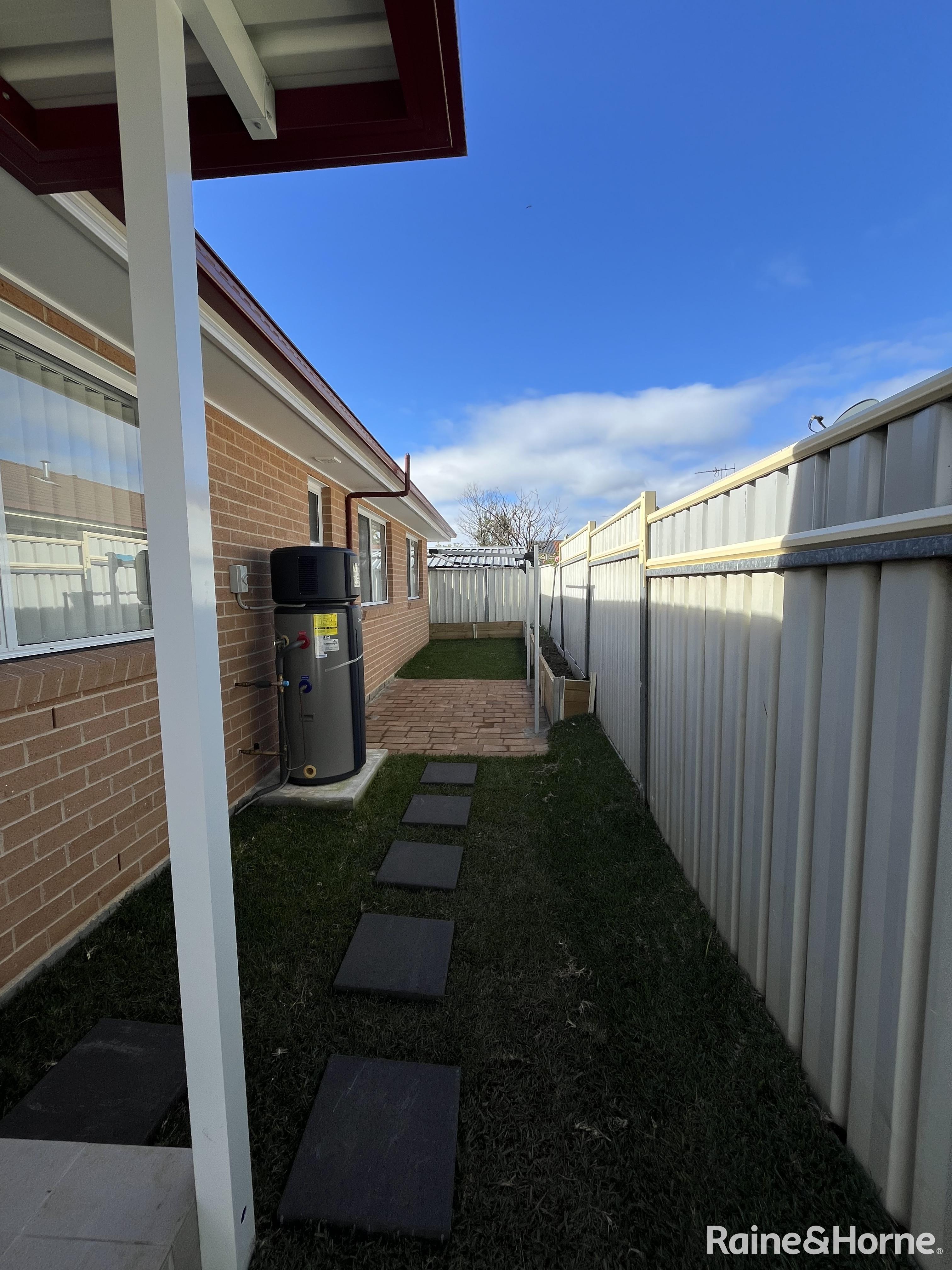 17 FIELDS RD, MACQUARIE FIELDS NSW 2564, 0 habitaciones, 0 baños, House