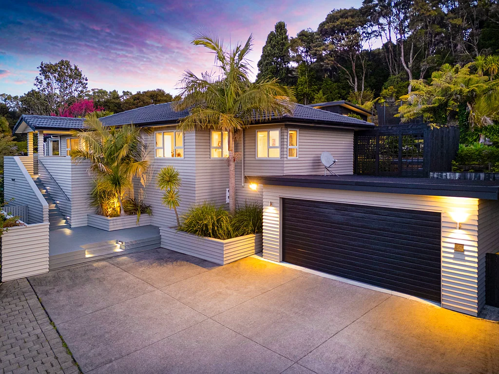 Titirangi 3Moenga Your Summer Dream Brought to Life!