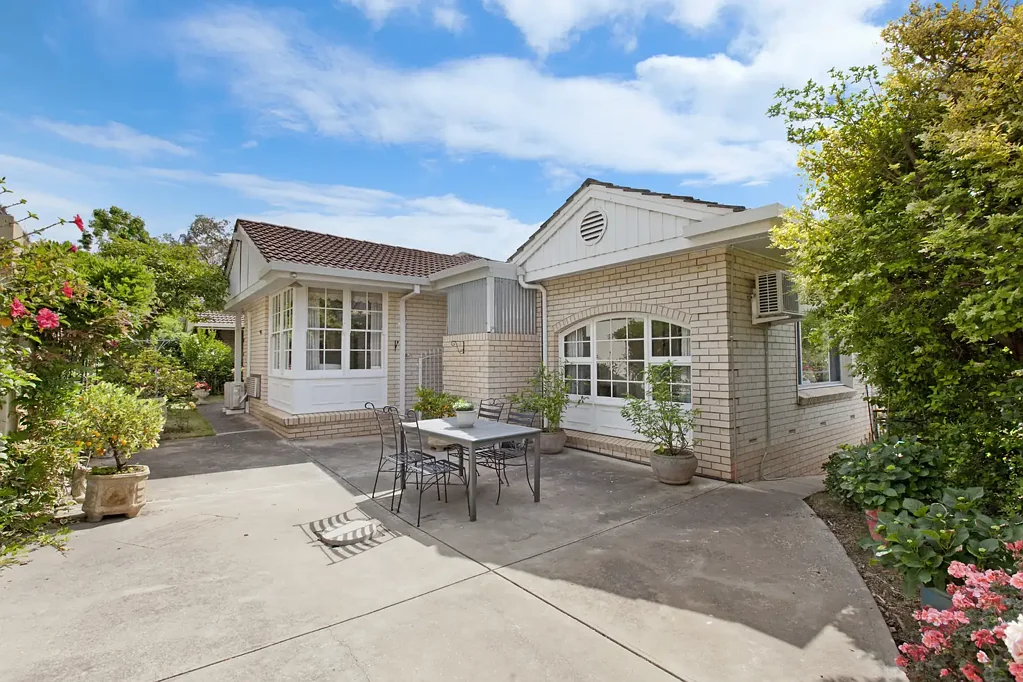 Fully Furnished Spacious 3-Bedroom Family Home in Prime Hazelwood Park Location