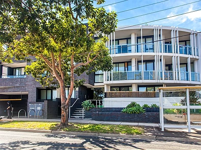 Box Hill 2房 现代两卧公寓 过马路Box Hill Gardens 开放式厨居 现代厨卫 宽敞庭院 地下车位 FIRST IN WILL BUY! $499,950