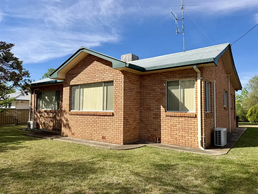 Coonabarabran 5ਬੈੱਡਰੂਮ Unbeatable Location- Brick Home and Sheds !