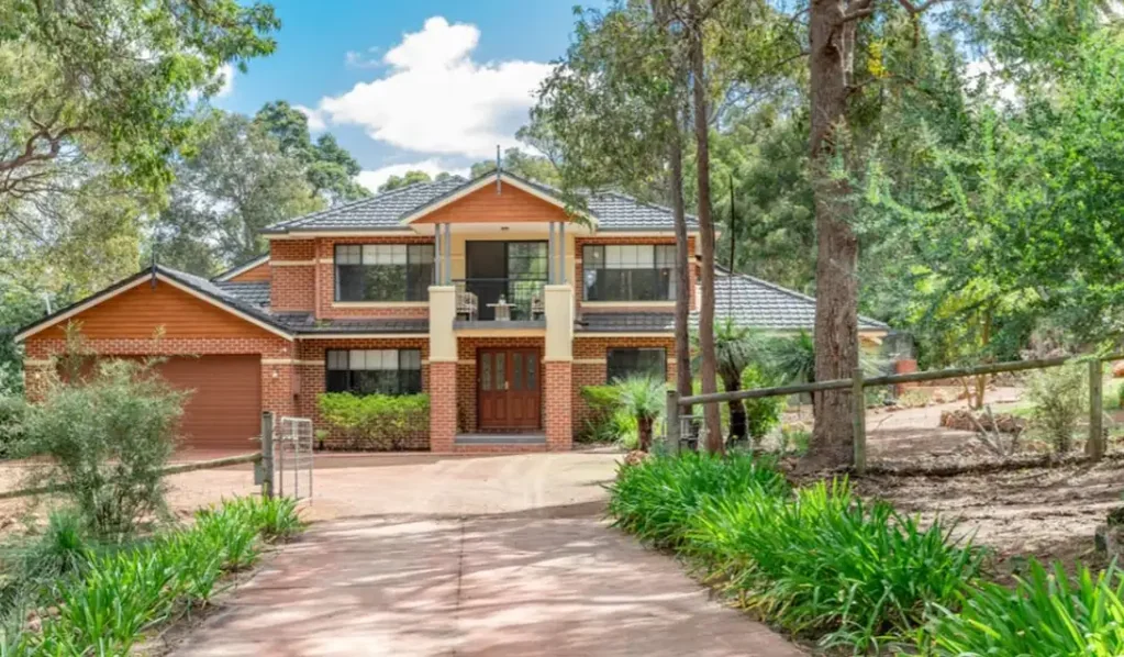 Roleystone 4房  Sheriff's Sale - 4 Sophia Grove, Roleystone WA 6111.