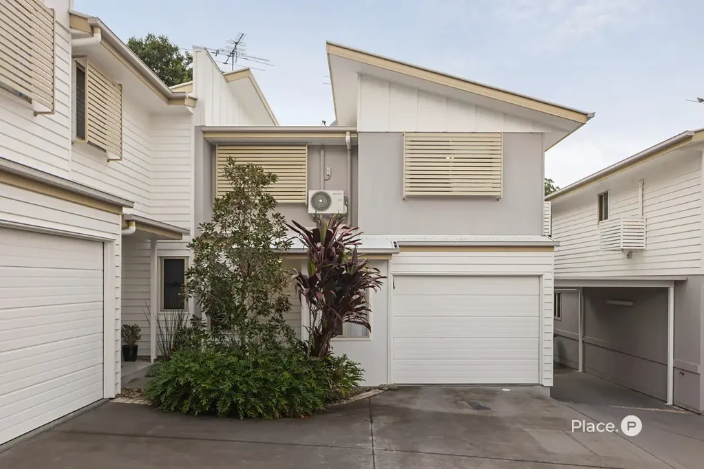 Holland Park 2ห้องนอน Peaceful Living and Lifestyle Convenience