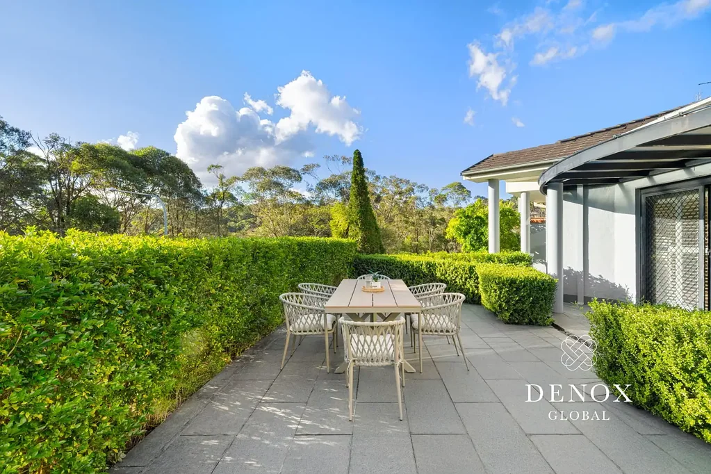 Hornsby Heights 4ห้องนอน Yours to Wake Up to, Every Single Day -A Private Retreat Fronting Berowra Valley National Park