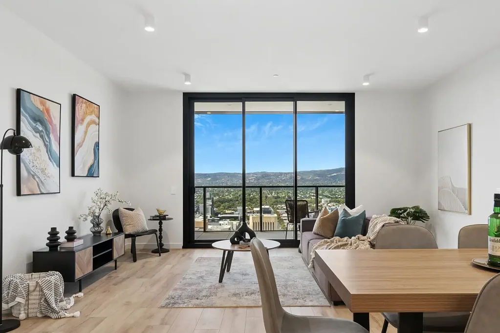 Adelaide 3房  Elevated Luxury Living Above the Adelaide Skyline at Award-Winning Luxury Apartment VTA