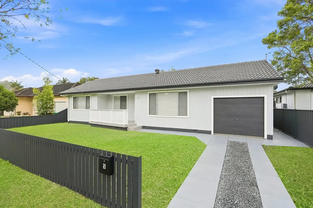 Umina Beach 3房  Renovated Beachside Living in the Heart of Umina Beach