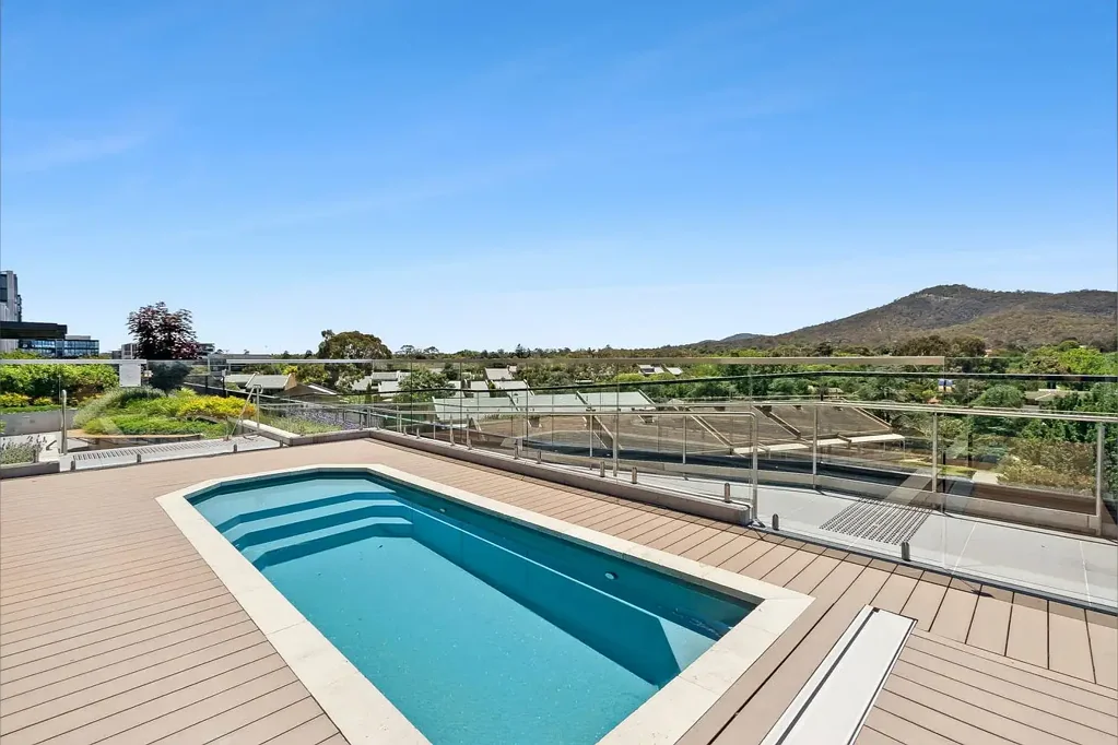 Metropol Luxury Living: Stunning 2-Bedroom, 2-Bathroom Apartment