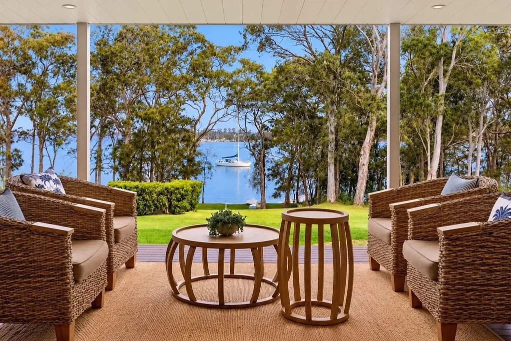 Brightwaters 4ਬੈੱਡਰੂਮ Waterfront living with sweeping views