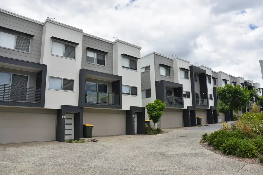 Sleek & Stylish Townhouse in Boutique Complex – Prime Chermside West Location