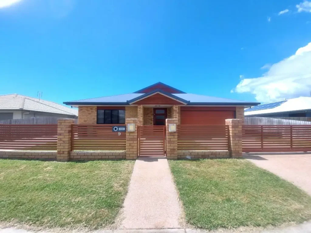 Bowen 4ਬੈੱਡਰੂਮ Executive Family Home with Large Shed & Entertainer’s Haven in Whitsunday