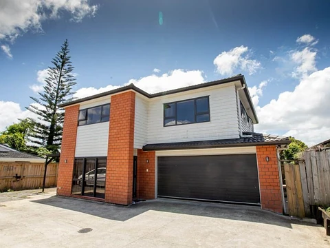 Papatoetoe 4房  Massive house with Double Garage & Granny potential