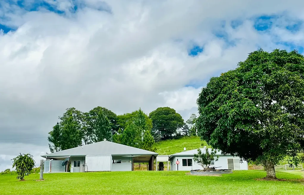 Julatten TROPICAL LIFESTYLE, ACERAGE AND INCOME.