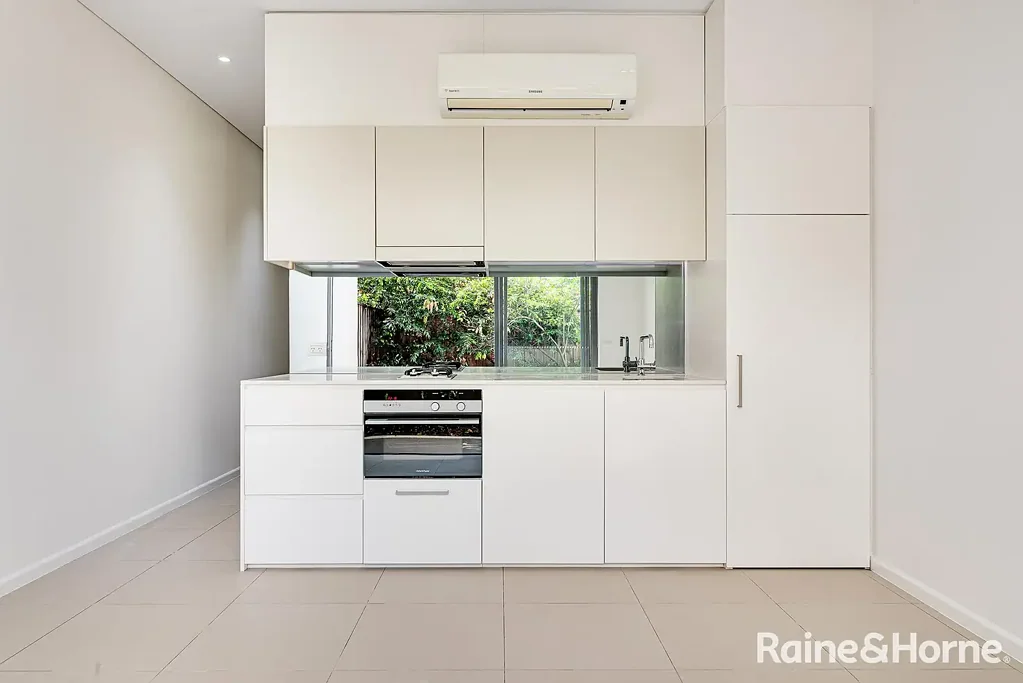 ONE BEDROOM WITH COURTYARD & SECURE PARKING!