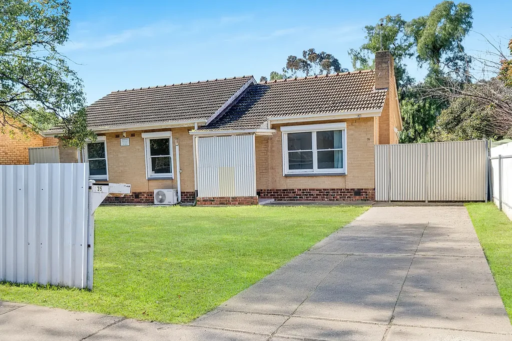 Elizabeth 3બેડરૂમ Prime Opportunity on 754sqm - Family Home with Future Development Potential (STCC)