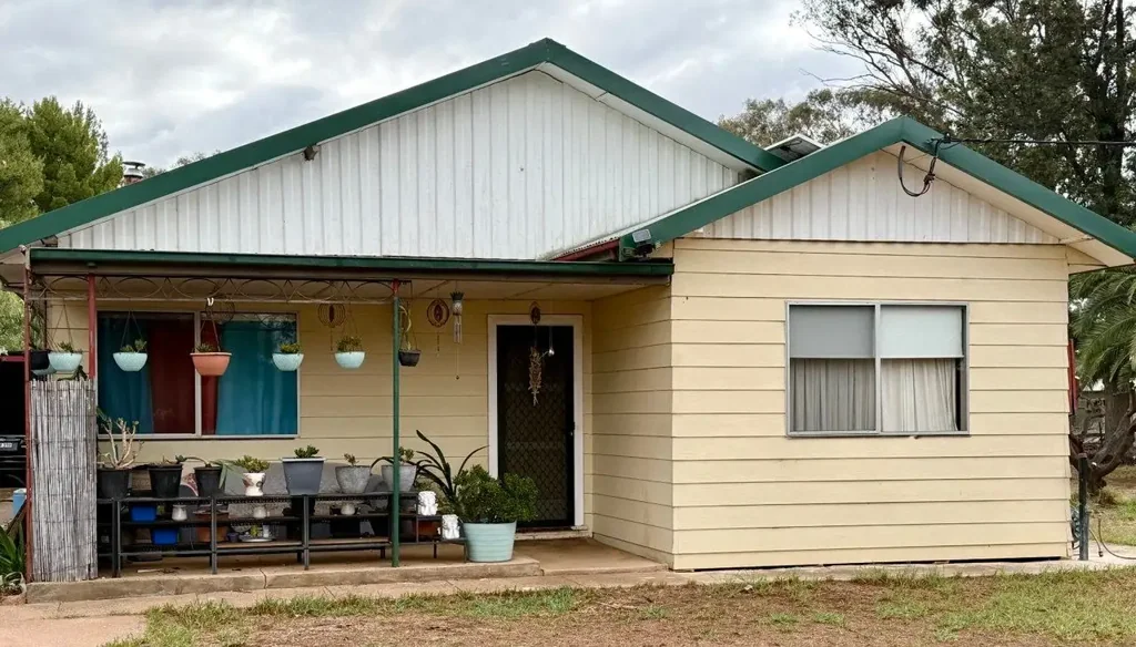 Trundle 4Zimmer Ray White Parkes - (02) 6862 1900