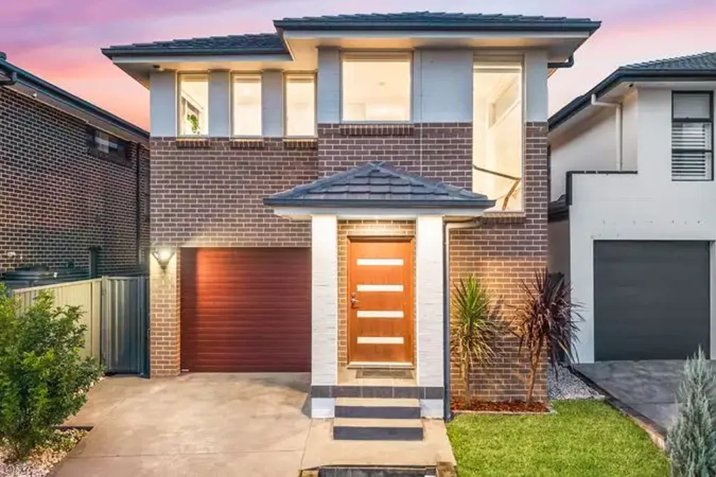 Schofields 5Zimmer Elevated 5 Bed 3 Bath Inside Altrove Estate & Walk To Schofields Station & Nirimba School !!